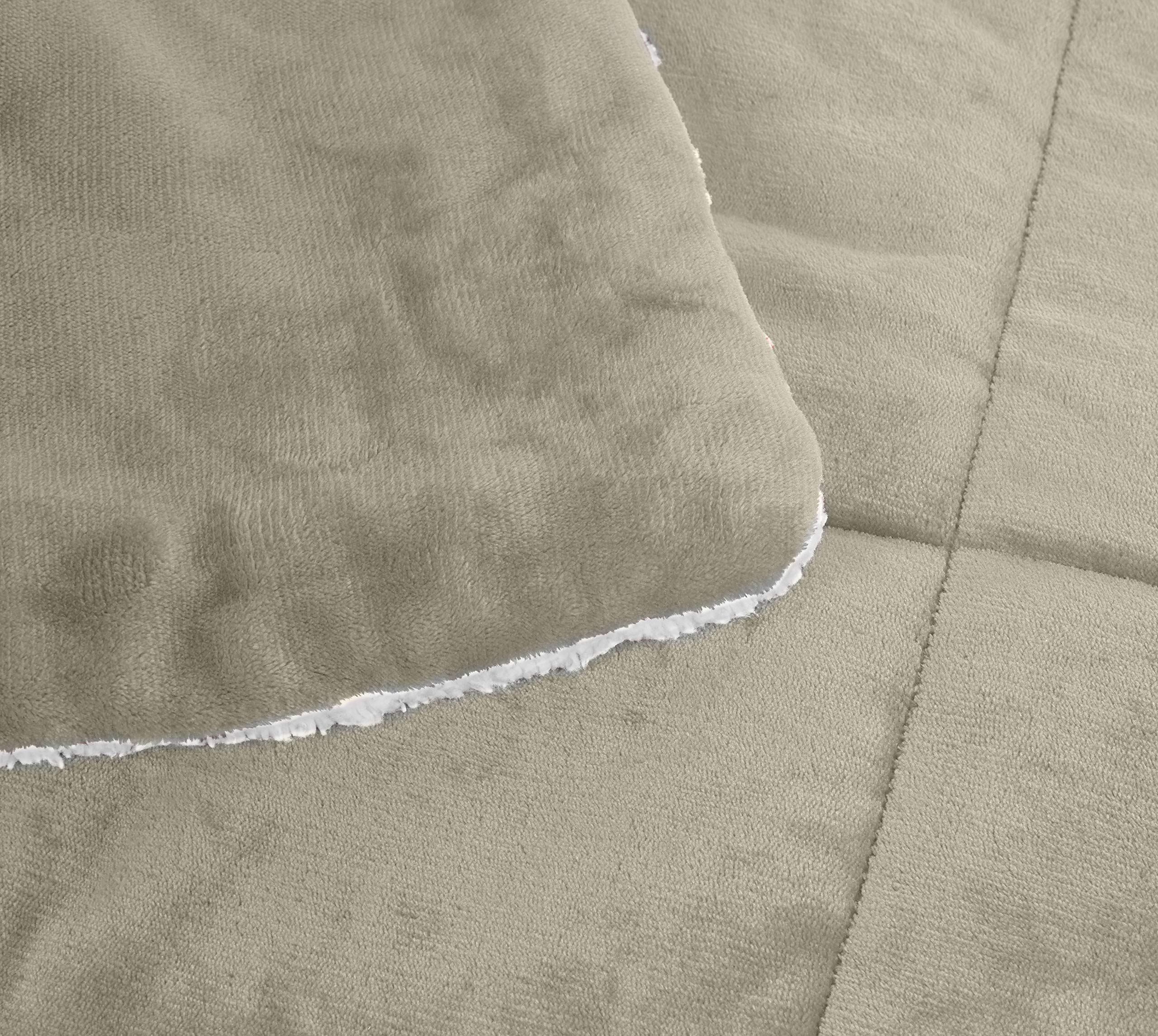 AmazonBasics Micromink Sherpa Comforter Set - Image 4