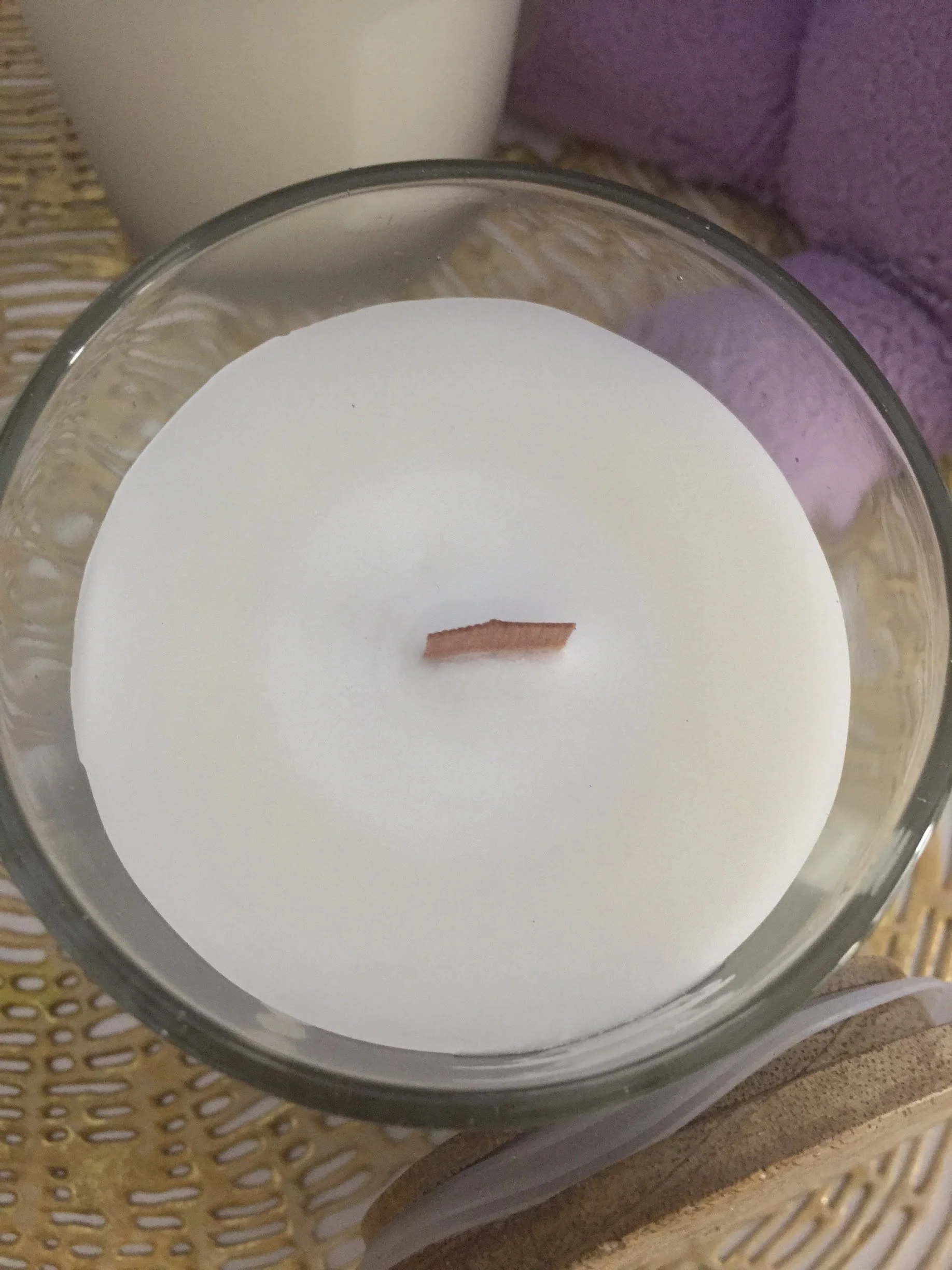 Crackling Wood Wick Scented Candle in Clear Jar with Lid - Image 5
